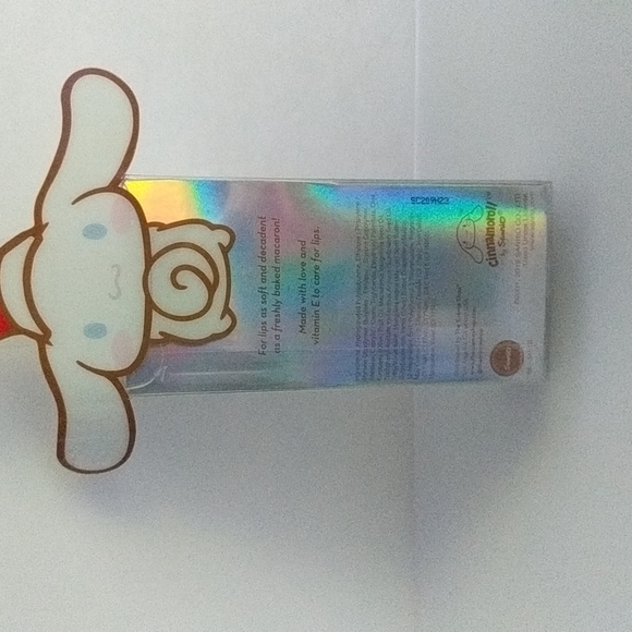 🍀 the creme shop 🍀 Cinnamoroll Macaron Lip Balm with Vitamin E Made in Korea🍀 - Picture 4 of 5